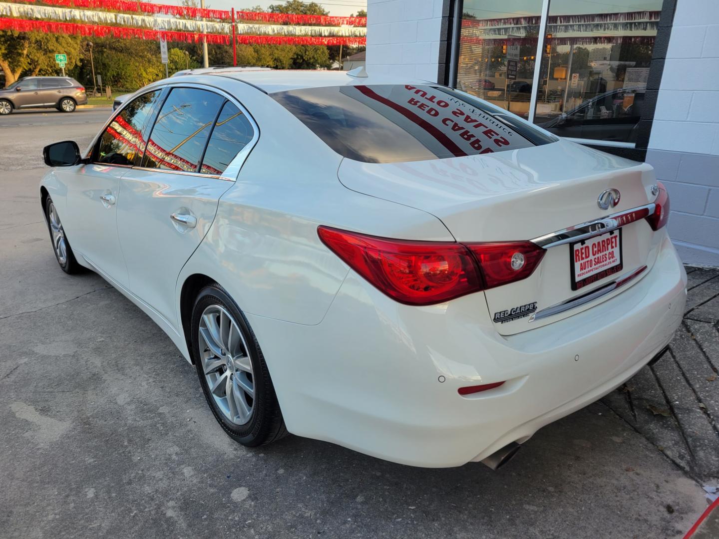 2015 Infiniti Q50 Premium (JN1BV7AP3FM) with an 3.7L V6 DOHC 24V HYBRID engine, 7-Speed Automatic transmission, located at 503 West Court, Seguin, TX, 78155, (830) 379-3373, 29.568621, -97.969803 - 2015 Infiniti Q50 Premium with a 3.7L V6 DOHC 24V HYBRID, Automatic, Tilt, Cruise, AM/FM/CD Touchscreen Stereo, Power Windows, Locks, Seat and Side Mirrors, Bluetooth, Leather Seats, Navigation System, Heated Seats, Dual Climate Control, Rear A/C, Power Sunroof, Universal Garage Openers, Alloy Wheel - Photo#3